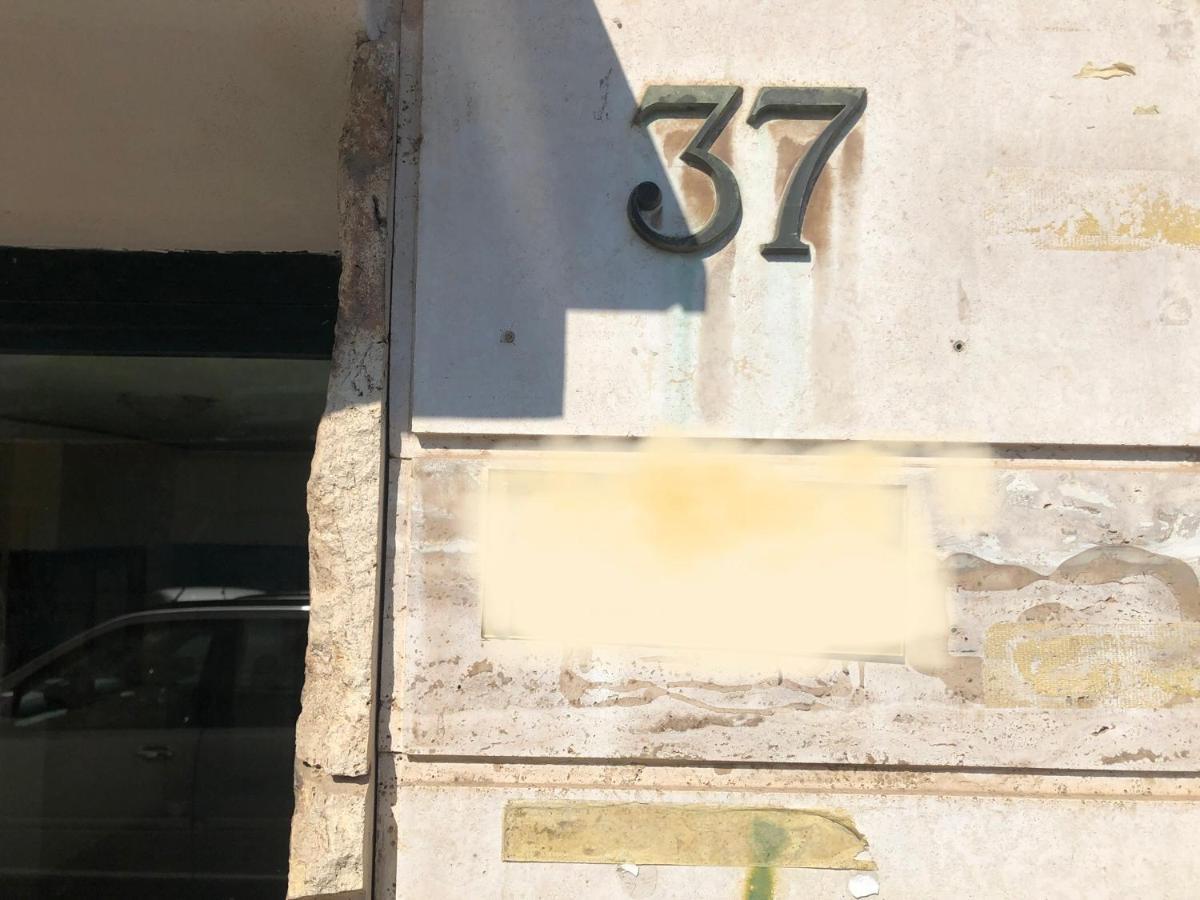 Questa Casa Non è Un Ciu-atr 9390-9 Appartement *